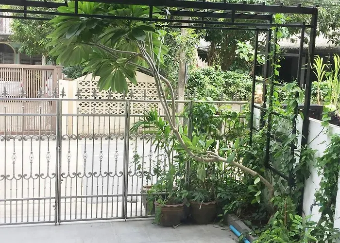 Casa vacanze 420 House- Up To 10 Guests In Bangkok. *