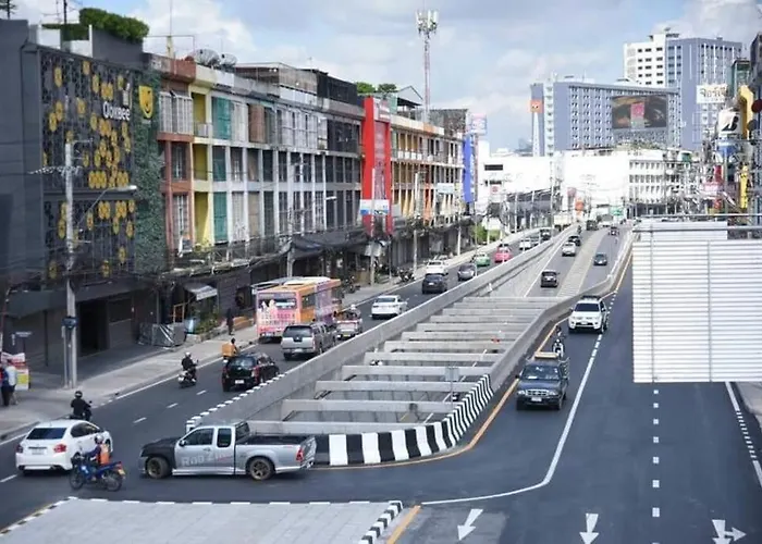 420 House- Up To 10 Guests In Bangkok.